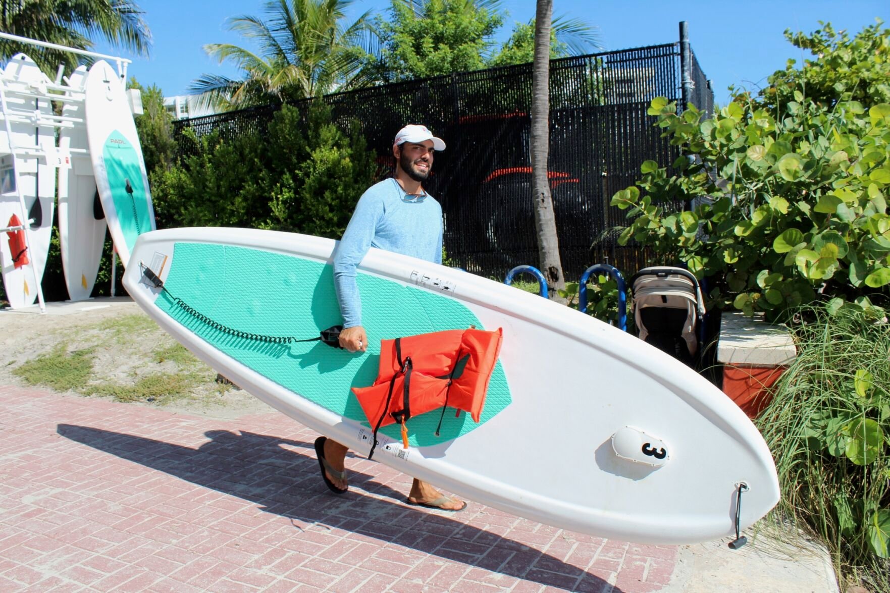 PADL - Khalil Khoury renting paddle board